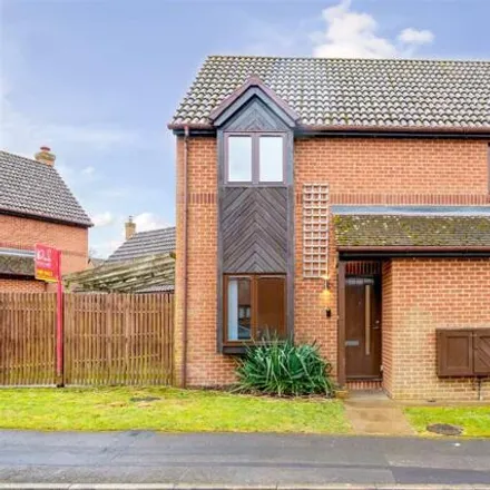 Buy this 3 bed house on Wentworth Close in Wokingham, RG45 6UL