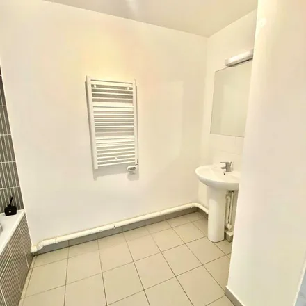 Image 9 - 2 Avenue de la République, 91600 Savigny-sur-Orge, France - Apartment for rent