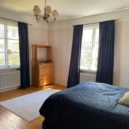 Rent this 5 bed apartment on Gustafsvägen 13 in 169 58 Solna kommun, Sweden