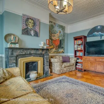 Image 6 - 172 Saint Pauls Avenue, New York, NY 10301, USA - House for sale