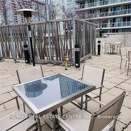 Image 3 - Quartz, 75 Queens Wharf Road, Old Toronto, ON M5V 0S4, Canada - Apartment for rent