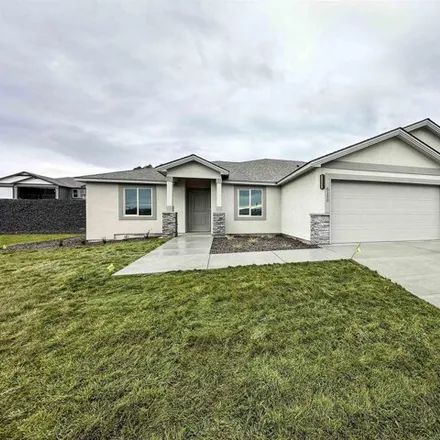 Buy this 4 bed house on West 30th Avenue in Kennewick, WA 99338