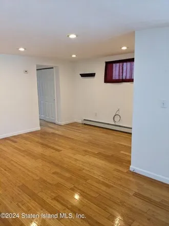 Image 4 - 18 West 9th Road, New York, NY 11693, USA - House for sale
