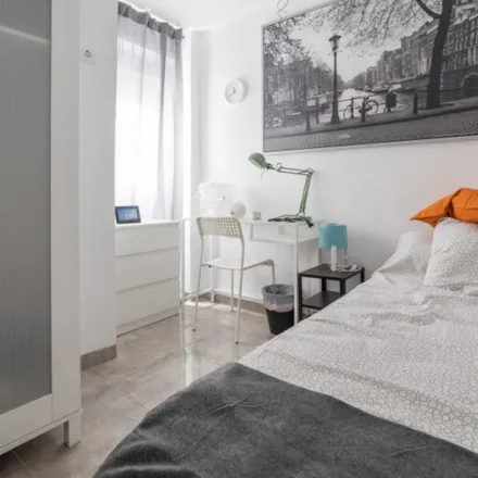 Rent this 4 bed room on Carrer del Duc de Mandas in 33, 46019 Valencia