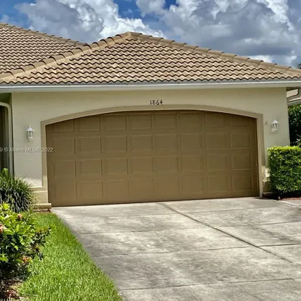 Buy this 2 bed condo on 1858 Avian Court in Collier County, FL 34119
