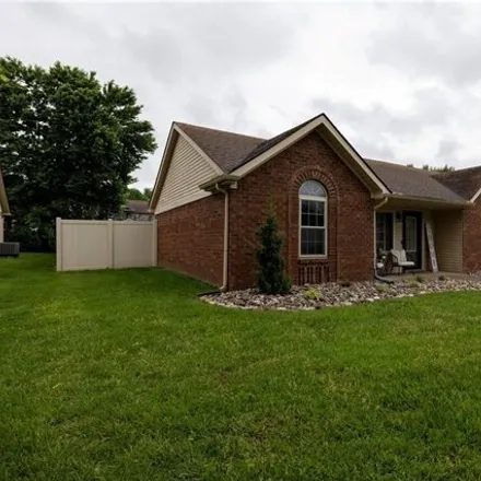 Image 3 - 3217 Emerald Court, Jeffersonville, IN 47130, USA - House for sale