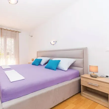 Rent this 3 bed apartment on Kaštel Gomilica in Ulica fra Fulgencija Careva, 21213 Grad Kaštela