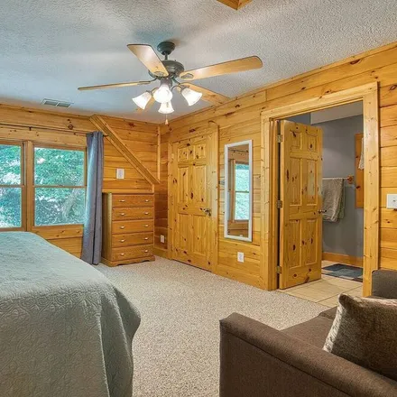Rent this 2 bed house on Maggie Valley
