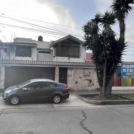 Rent this studio house on Institución educativa inicial Mis Pequeños Angelitos in La Alborada Avenue, Lima