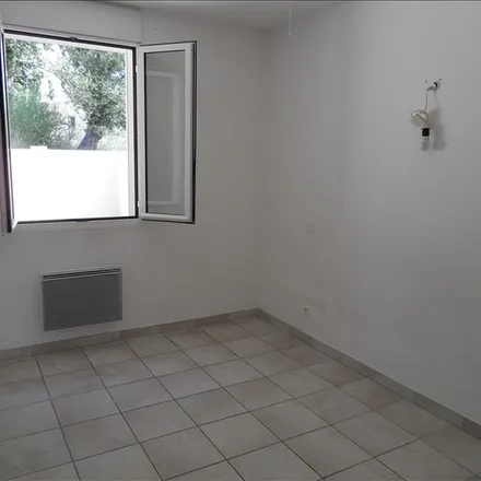 Rent this 4 bed apartment on 4 Rue de l’Hôpital in 84110 Saint-Romain-en-Viennois, France