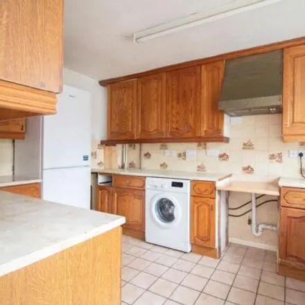 Image 2 - Roundway, Waterlooville, PO7 7QB, United Kingdom - House for sale