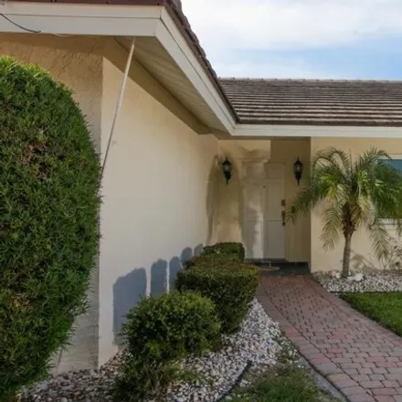 Rent this 3 bed house on 591 Golf Links Lane in Longboat Key, Sarasota County