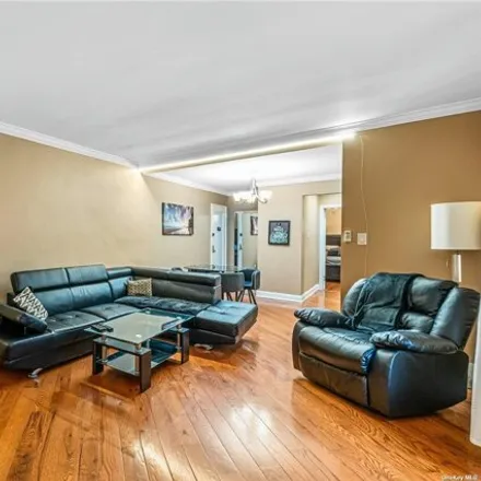 Image 6 - 32-22 92nd Street, New York, NY 11369, USA - Apartment for sale