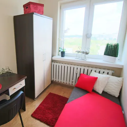 Rent this 4 bed room on blok 102 in Hufcowa 10, 94-107 Łódź