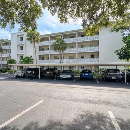 Buy this 2 bed condo on 1524 Lakeview Road in Clearwater, FL 33756