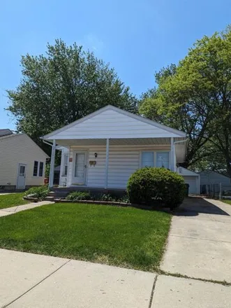 Buy this 2 bed house on 22113 Wilmot Ave in Eastpointe, Michigan