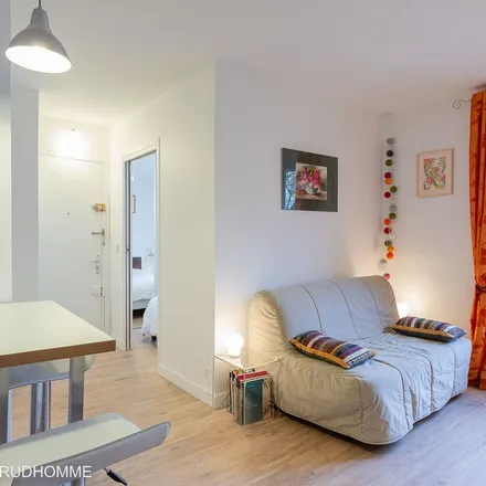 Rent this 2 bed apartment on 6 Passage des Abbesses in 75018 Paris, France