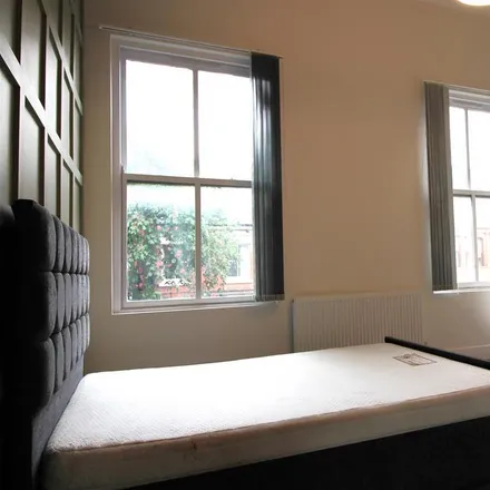 Rent this 1 bed room on Lincoln Street in Leicester, LE2 0BR