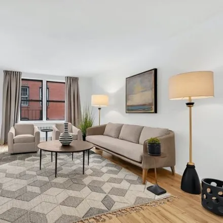 Image 9 - 2830 Briggs Avenue, New York, NY 10458, USA - Apartment for sale
