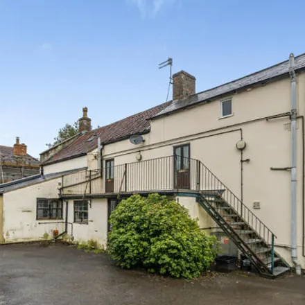 Image 2 - Harris, Hill & Gibbon's Vets, Silver Street, Warminster, BA12 8PS, United Kingdom - Townhouse for sale