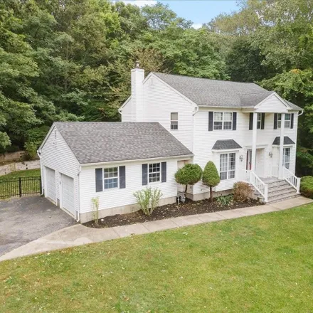 Buy this 5 bed house on 2 Keewaydin Court in Port Jefferson Station, Brookhaven