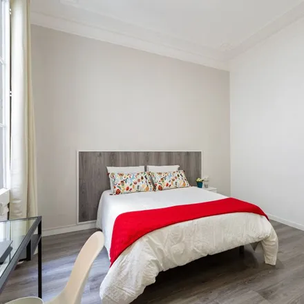Rent this 6 bed room on Carrer de Balmes in 26, 08001 Barcelona