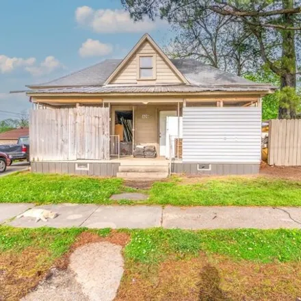 Buy this studio house on 319 West Locust Street in Paragould, AR 72450