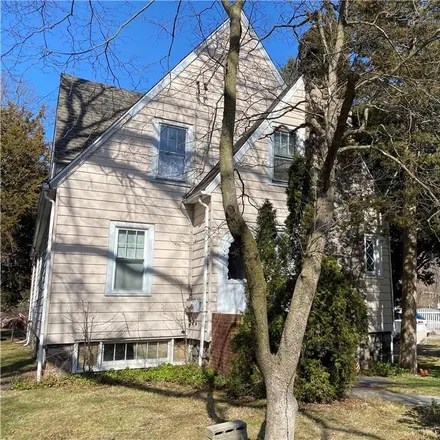 Buy this 4 bed townhouse on 105 Oaklawn Avenue in Belltown, Stamford