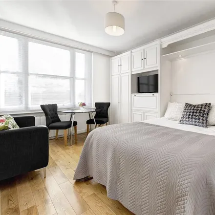 Rent this 1 bed apartment on 39 Hill Street in London, W1J 5LX