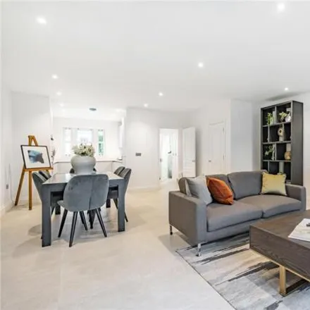 Image 3 - Rivermount Gardens, Guildford, GU2 4DN, United Kingdom - Townhouse for sale