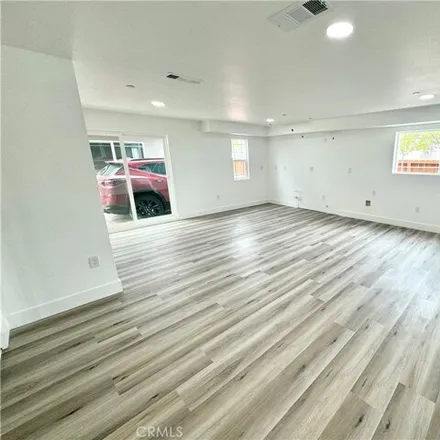 Image 8 - 4579 South Saint Andrews Place, Los Angeles, CA 90062, USA - Townhouse for sale