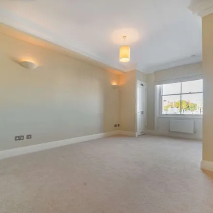 Image 9 - 21 Queen's Gate Terrace, London, SW7 5JE, United Kingdom - Apartment for rent