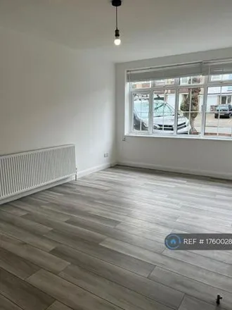 Rent this 2 bed room on Cavendish Road in London, SM2 5EX