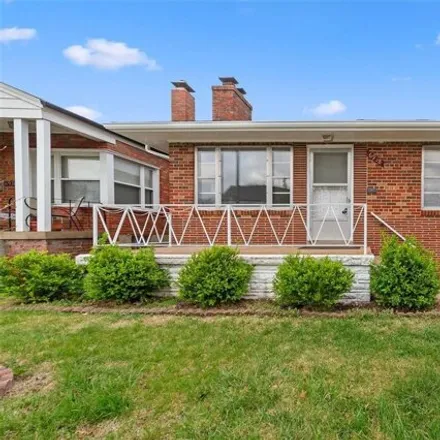 Image 2 - 5731 Nagel Avenue, St. Louis, MO 63109, USA - House for sale