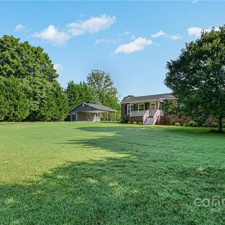 Image 4 - 222 Houpe Road, Iredell Heights, Statesville, NC 28625, USA - House for sale