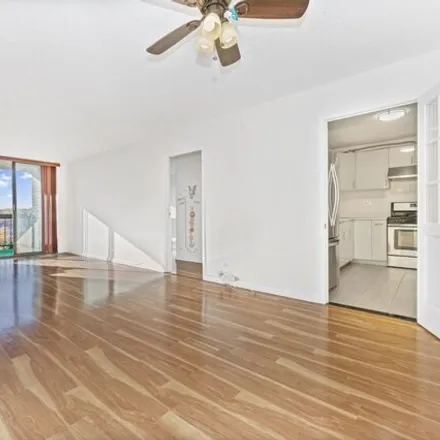 Image 1 - 209-40 23rd Avenue, New York, NY 11360, USA - Condo for sale