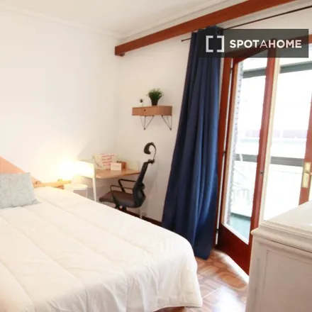Rent this 4 bed room on Carrer de la Diputació in 403, 08013 Barcelona