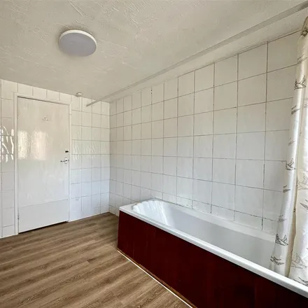 Image 9 - Lockwood Road, Huddersfield, HD1 3DF, United Kingdom - Apartment for rent