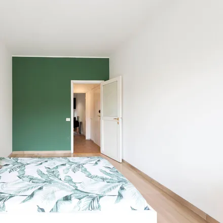 Rent this 6 bed room on Corso Plebisciti - Via Compagnoni in Corso Plebisciti, 20129 Milan MI