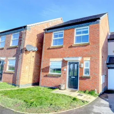 Buy this 3 bed duplex on unnamed road in Nuneaton, CV10 9FG