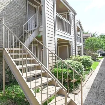 Rent this 2 bed apartment on 2681 North Sabine Street in Houston, TX 77009