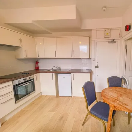 Rent this studio apartment on 308 Holloway Road in London, N7 6NP