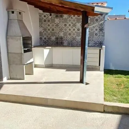 Buy this 2 bed house on Rua Correia Neto in Centro, Poços de Caldas - MG