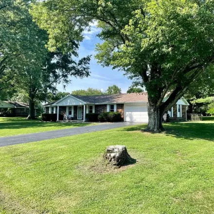 Image 2 - 105 Wakefield Drive, Campbellsville, KY 42718, USA - House for sale