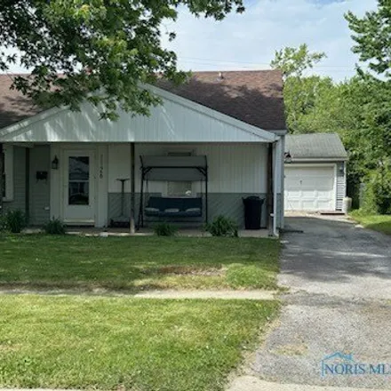 Buy this 3 bed house on 1146 Brenda Court in Findlay, OH 45840