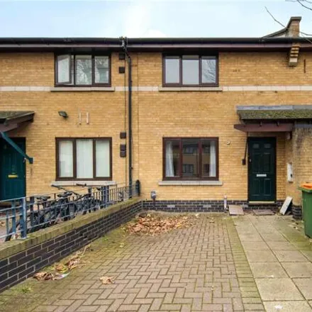 Buy this 3 bed townhouse on Stuart House in 1 Beaulieu Avenue, London