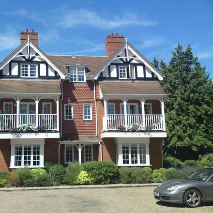 Rent this 2 bed apartment on Berries Road in Cookham Rise, SL6 9RX