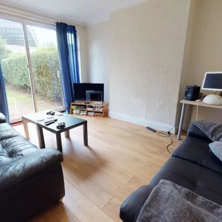 Rent this 5 bed duplex on 36 The Turnways in Leeds, LS6 3DT