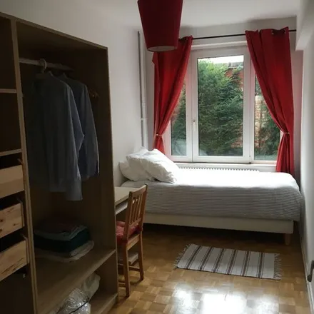 Rent this 2 bed apartment on Rue Saint-Bernard - Sint-Bernardusstraat 108 in 1060 Saint-Gilles - Sint-Gillis, Belgium