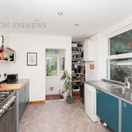 Rent this 2 bed apartment on 12;12A Lower Boston Road in London, W7 2NR